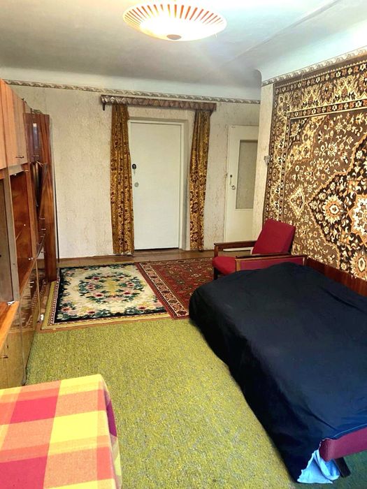 Центр міста.Продається 3кімн.квартира, в житловому стані, 2поверх.цегляний будинок.
