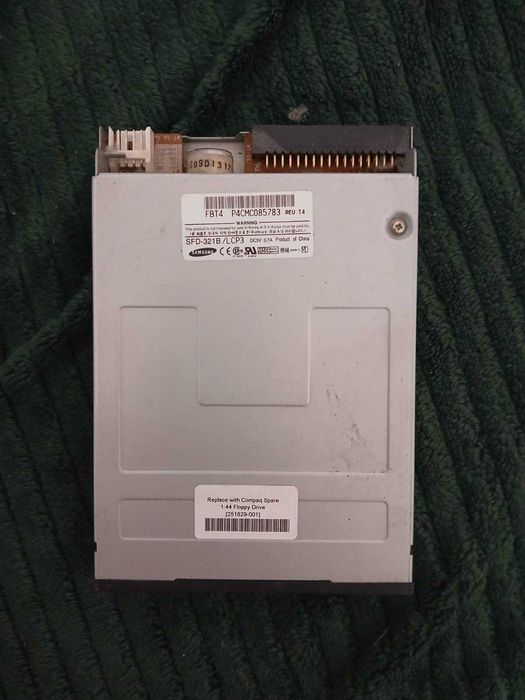 Napęd dyskietek FDD 3.5 cala Samsung SFD-321B retro PC 1.44MB