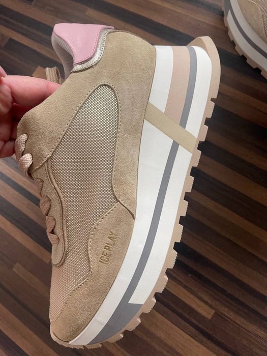 Замшевые женские кроссовки