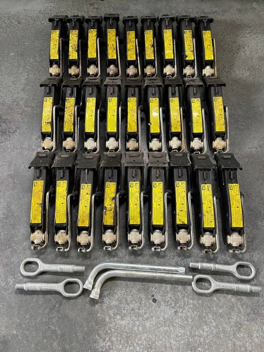 Крюк буксирувальний Renault Megane Буксировочный крюк Домкрат Рено VW