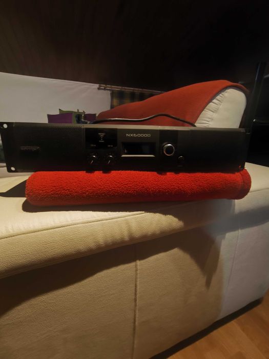 Amplificador behringer NX6000D