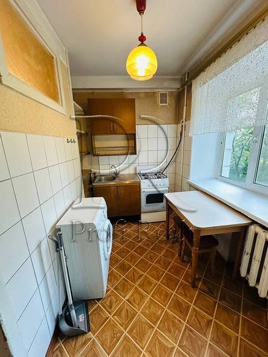 Продаж 2к квартири. м. Лівобережна. Русанівка. Ентузіастів 15.