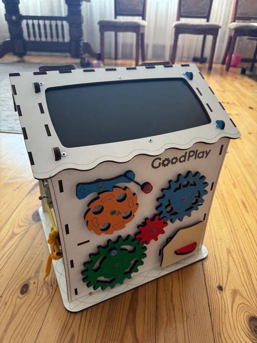 Деревʼяний бізі-будиночок від Good Play