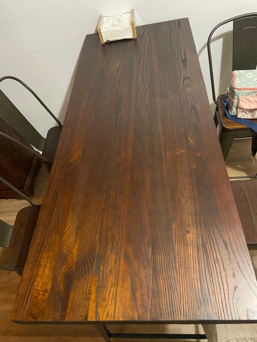 Mesa alta com 4 cadeiras