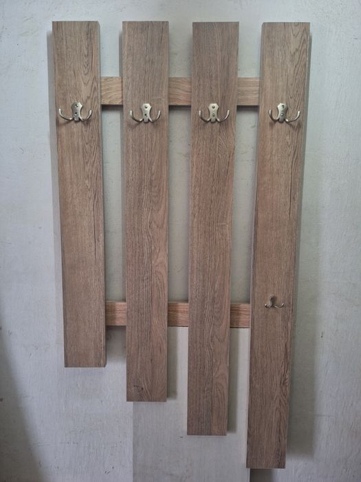 Вішалка в прихожу