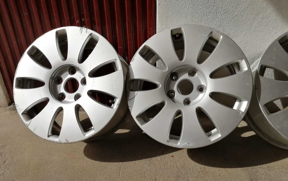 conjunto de 4 jantes de 16" da Audi