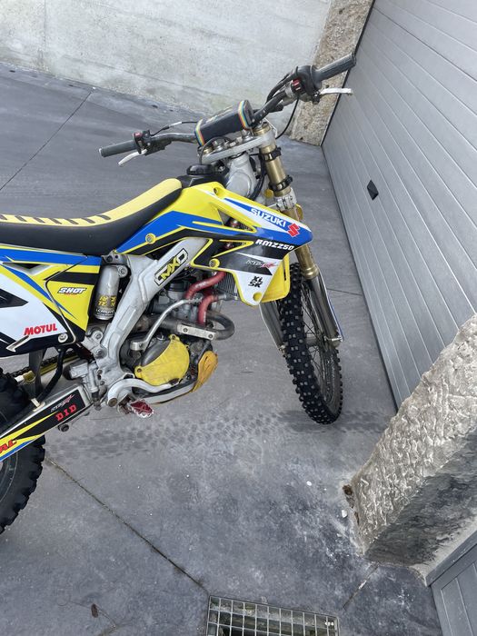 Suzuki RMZ 250 com matricula