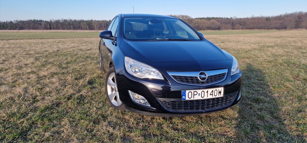 Opel Astra J hatchback 2011 r.
