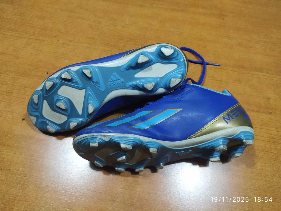 Chuteiras ADIDAS - Tamanho 35