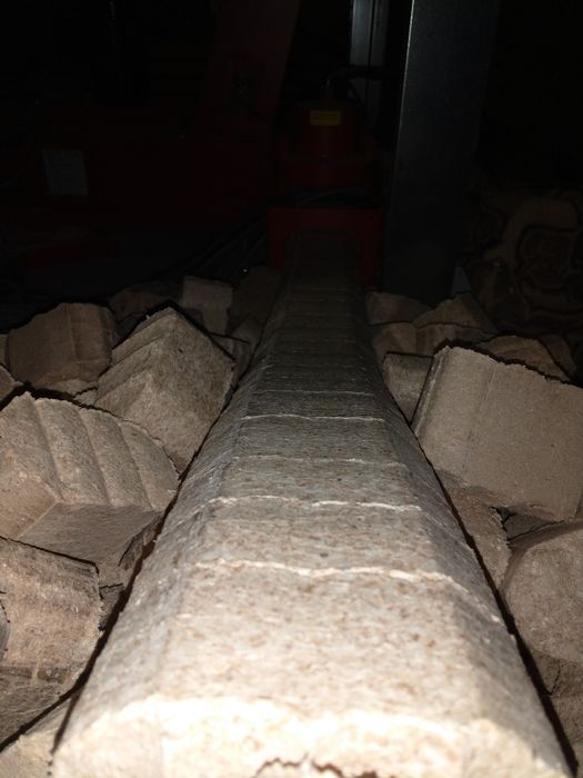Brykiet drzewny opał  transport