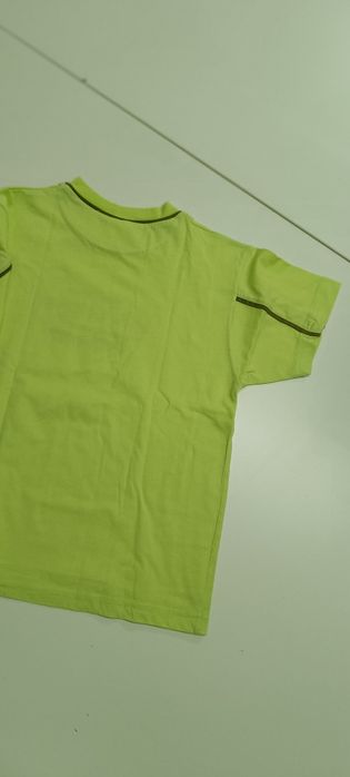T-shirt criança. Cor verde para 8 anos