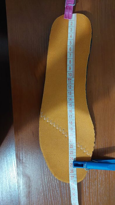 Продам мужские рабочие кроссовки
