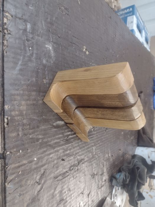 Подставки под телефоны под заказ из натурального дуба