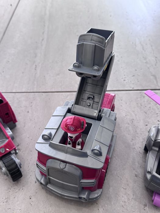 Carros e boneco patrulha pata