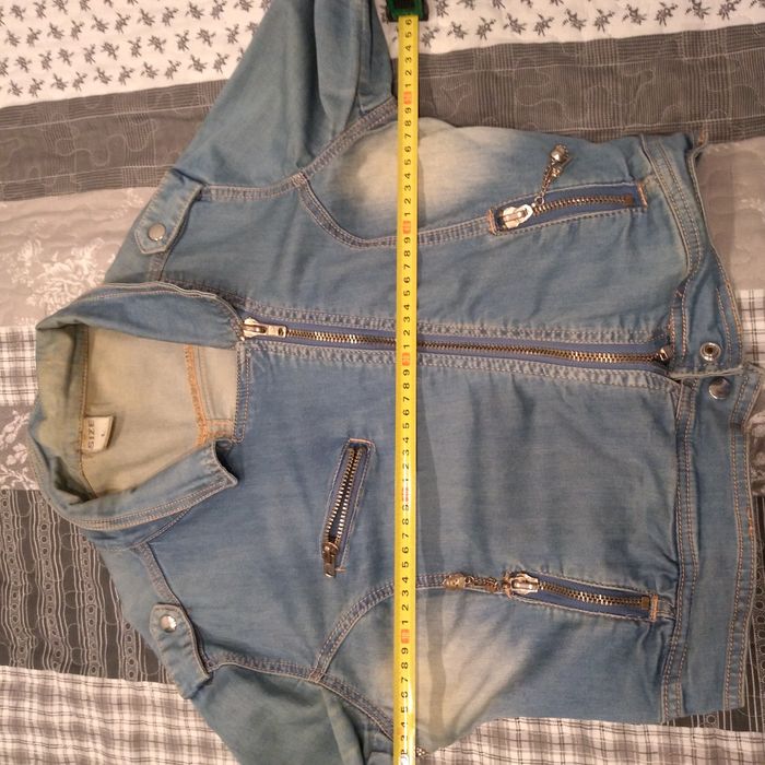 Kurtka jeans podgumowana z gadżetami