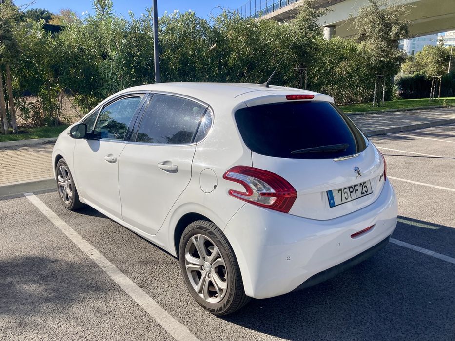 Peugeot 208 eHDI 1600 Allure