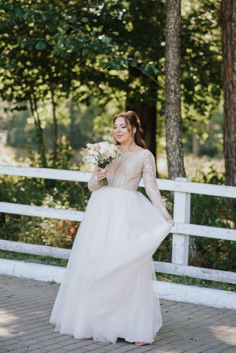 Продам весільну сукню