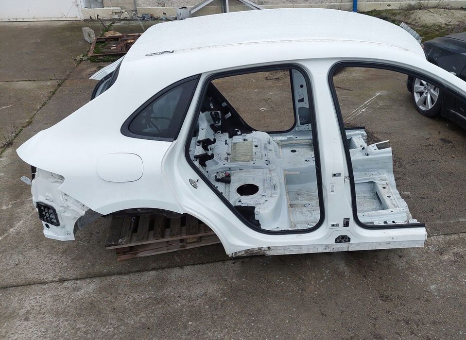 blotnik prawy lewy pas tyl tylny dach porsche macan 95b