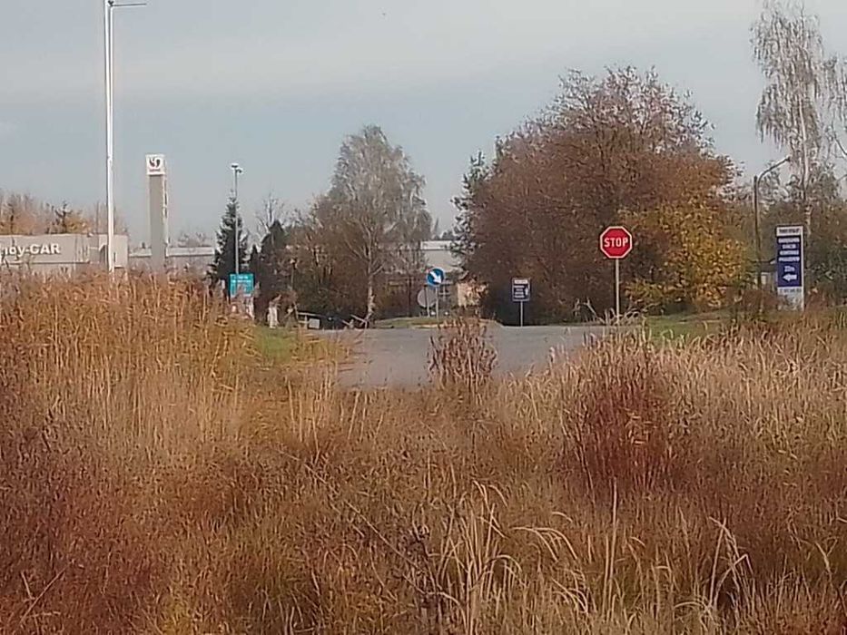 Sprzedam działkę budowlano-usługową - Więcej