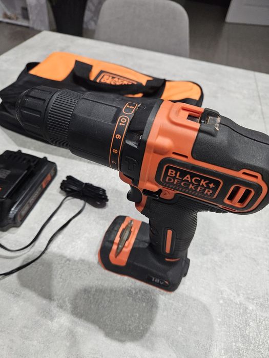 Wkrętarko wiertarka Black&Decker BCD700s