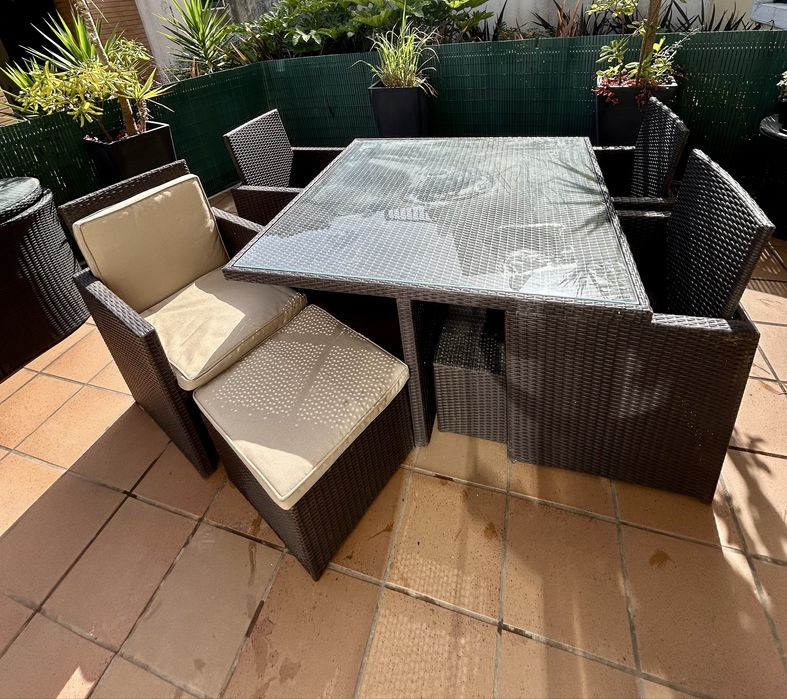 Conjunto de Jardim / Jantar- Cubo em Rattan com 4 cadeirões e 4 bancos