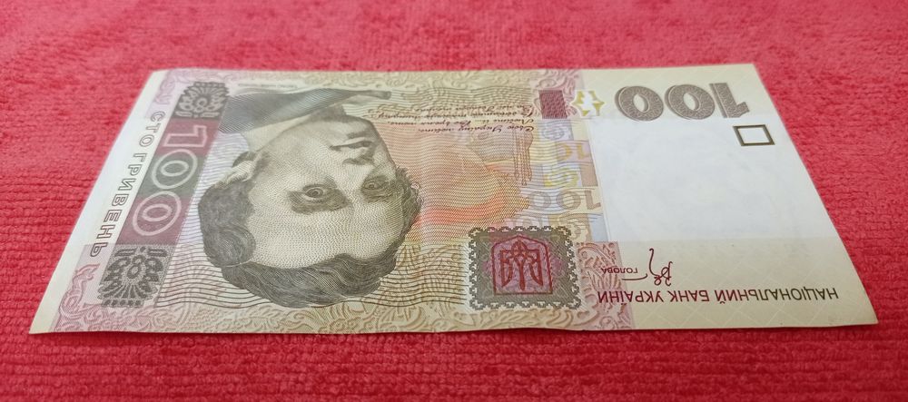 Банкнота купюра гривні 100