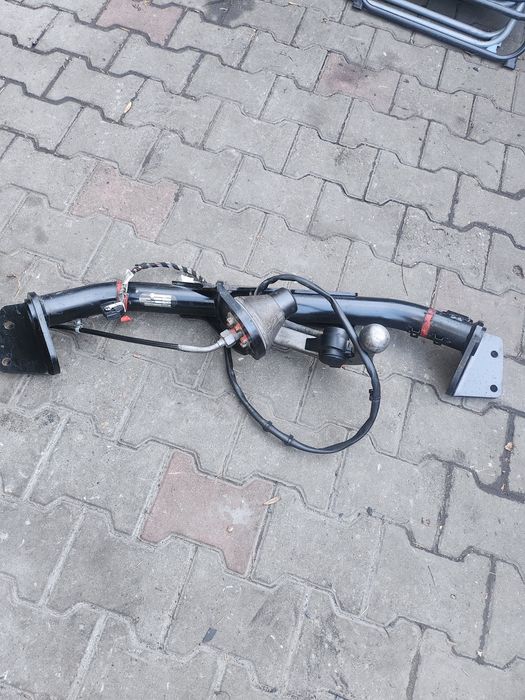Orginalny Hak holowniczy Mercedes B 246 wraz z wiązka elektryczna