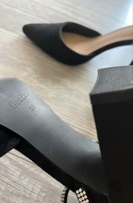 Buty sandałki na słupku
