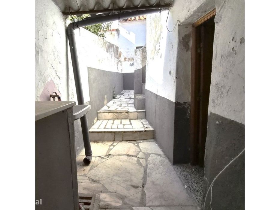 Moradia T1+1 com quintal na Vila de Redondo (Évora)