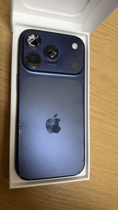 Iphone 17 pro  uszkodzony powierzchownie