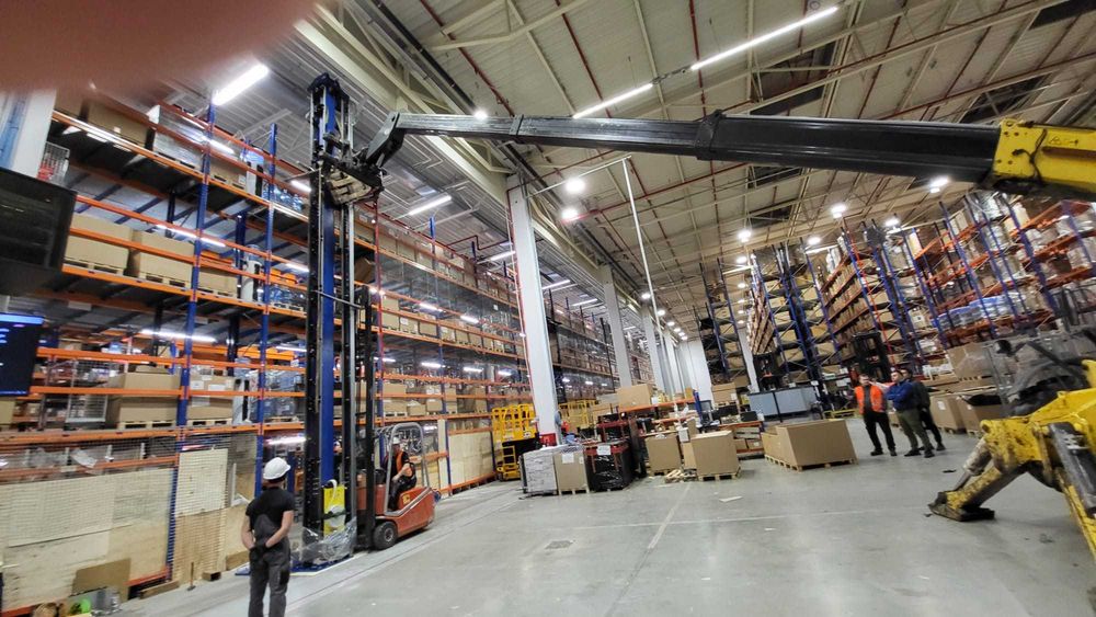 Usługi ładowarką teleskopową/Usługi specjalistyczne/Wynajem ładowarek