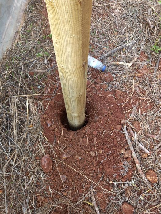 Trabalhos de limpeza de terrenos, vedação e outros