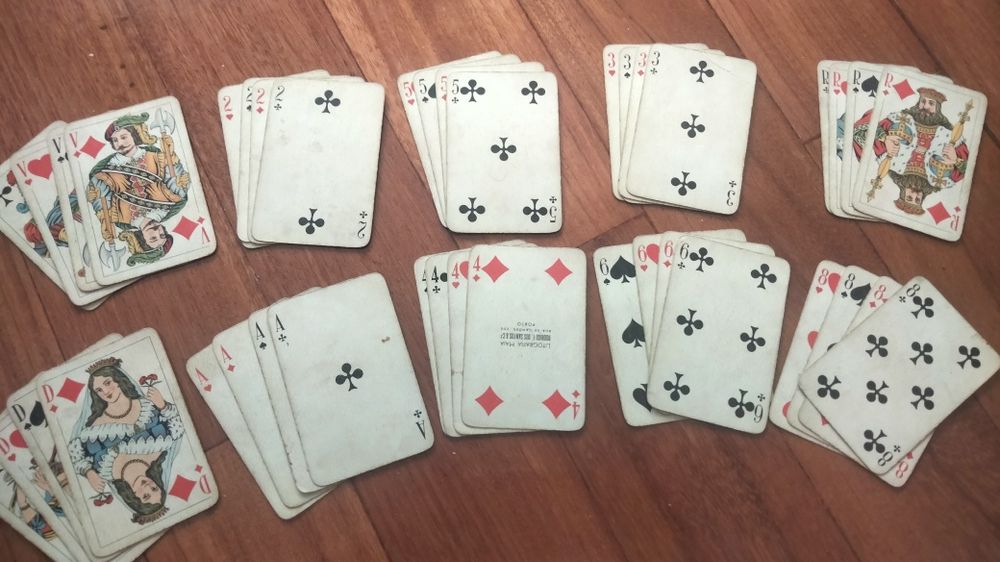 Vendo jogo de cartas antigo
