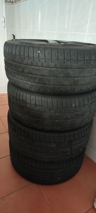 Pneus usados com rasto