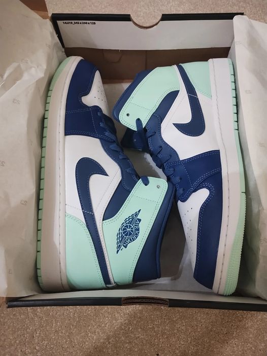 Nike Air Jordan 1 Mid Mystic Navy / Mint Foam (554724-413).