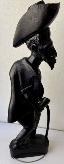 Estatua pau preto