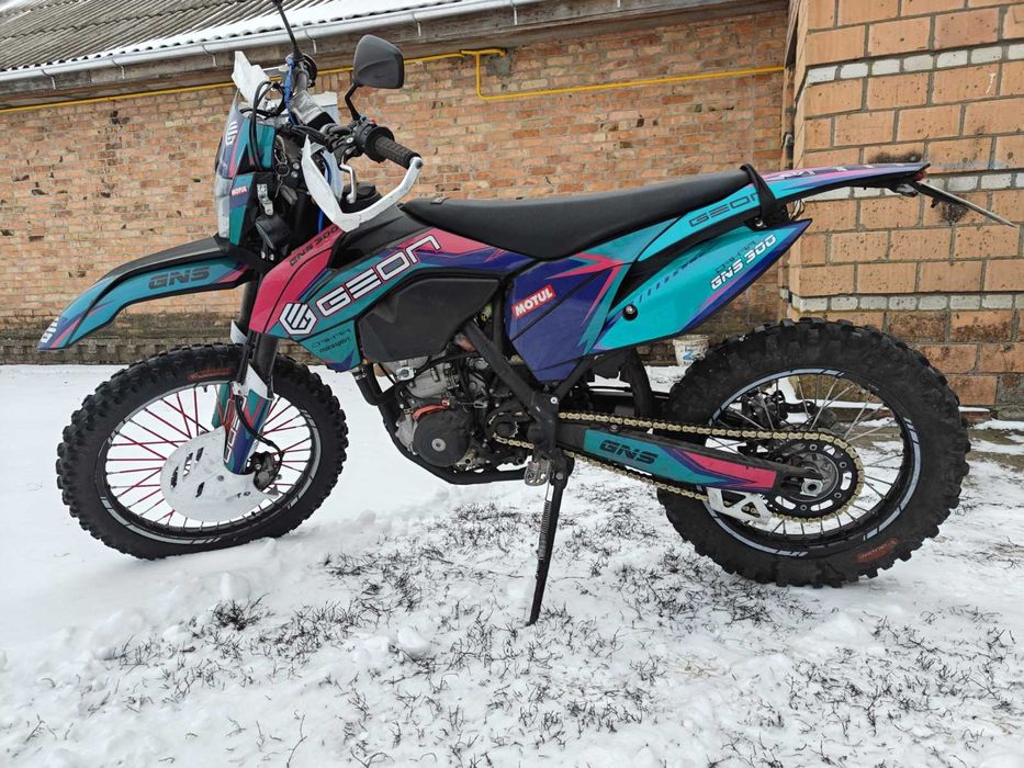 Розкладний диван і два крісла