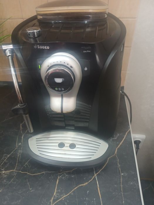 Продам кавоварку Saeco.