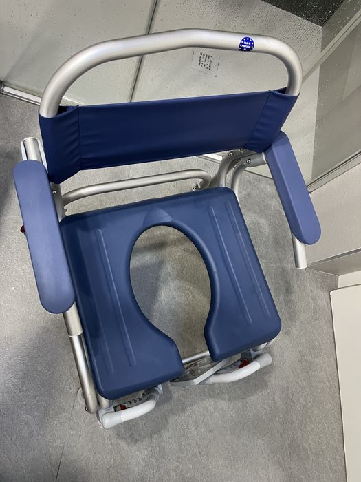 Cadeira de Banho e Sanitária com Rodas Atlantic ABS XXL
