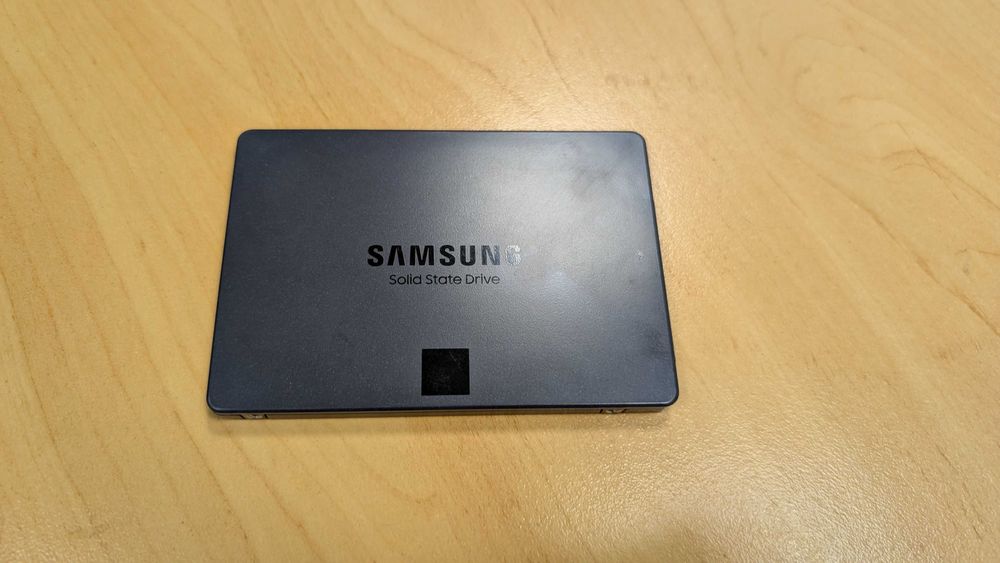 SSD накопичувач Samsung 870 QVO 8TB