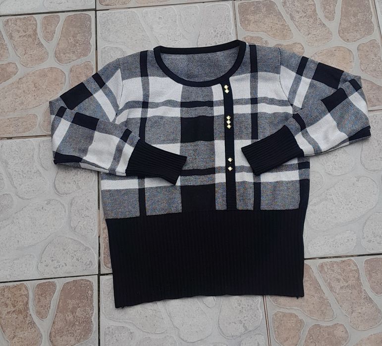 Sweter w kratę 80% wełna