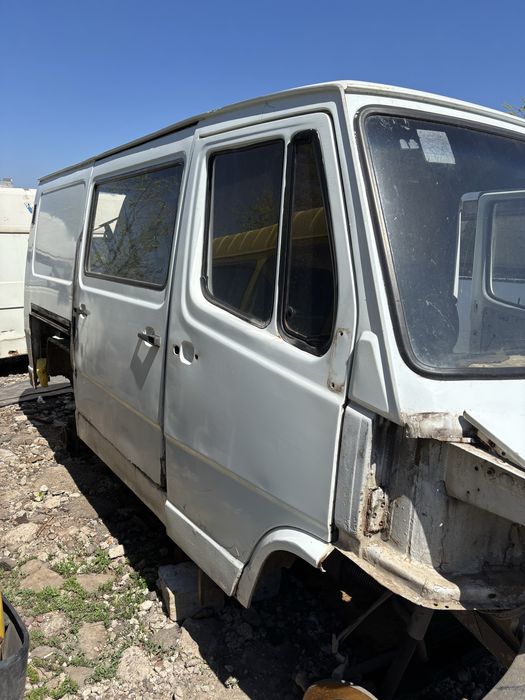 Мерседес Т1 малюк розібраний кому що треба є все