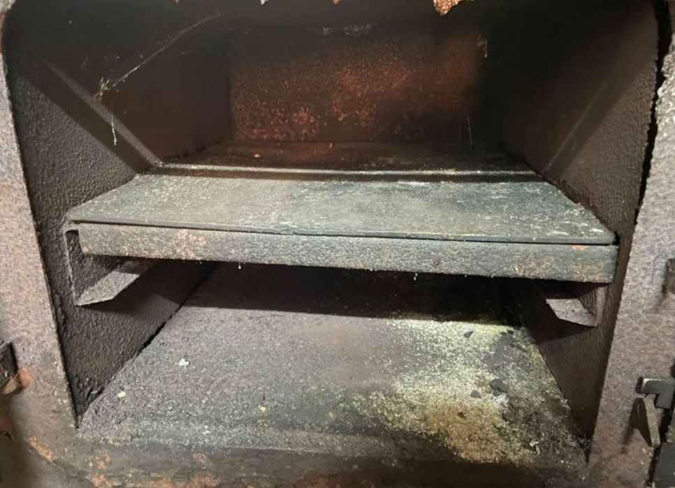 fogão grande de lenha rústico em ferro