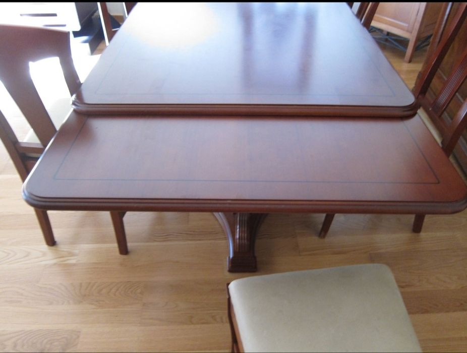 Mesa extensível em Cerejeira com 6 Cadeiras