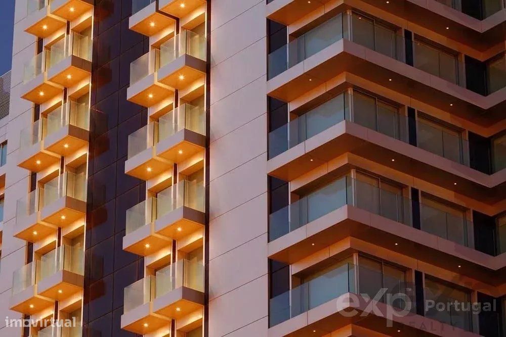 Fantástico apartamento T4 no edifício Sky Restelo