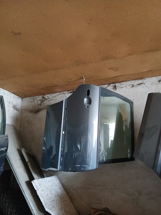 Продам двері на пасат b4 в хорошому стані