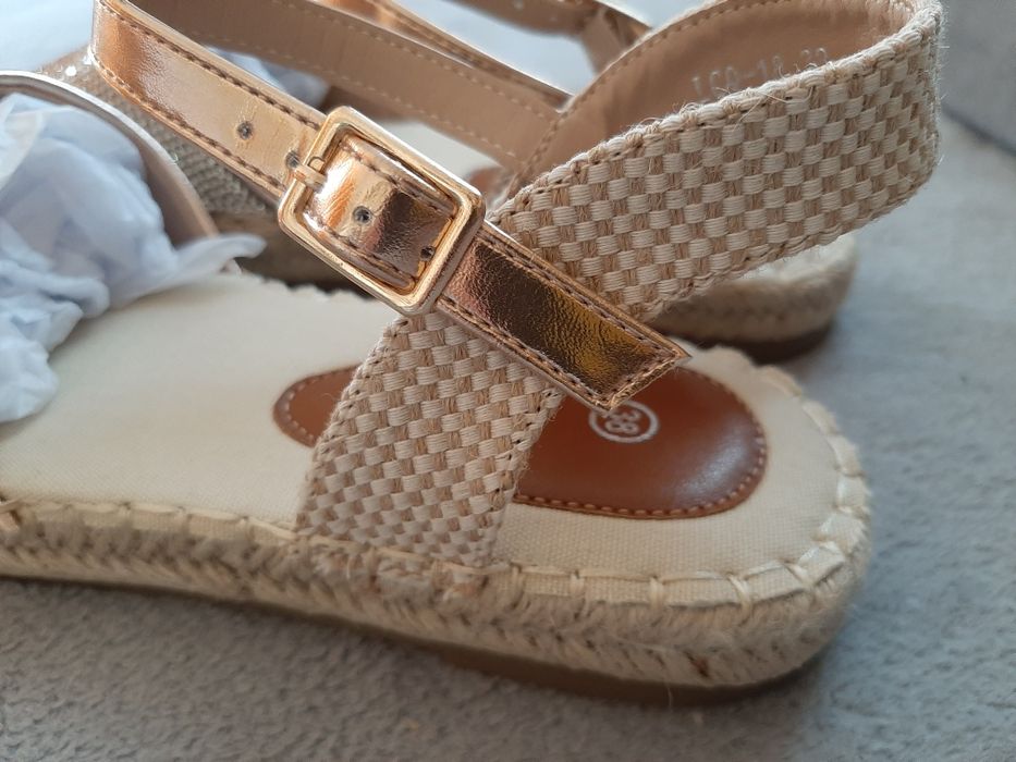 Wyprzedaż .Złote Nowe espadryle 38