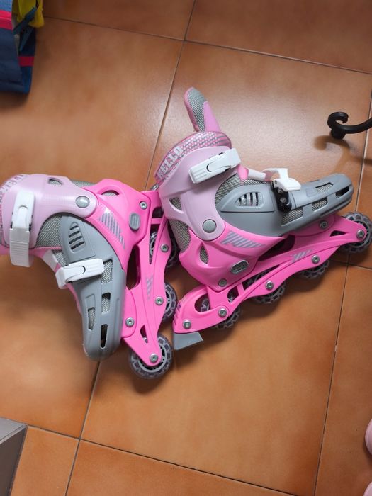 Patins em linha, marca Hello Kitty