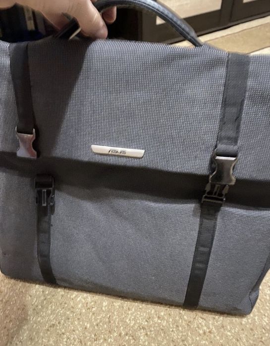 2 ноутбука не работабт причина не известна оба с магазина