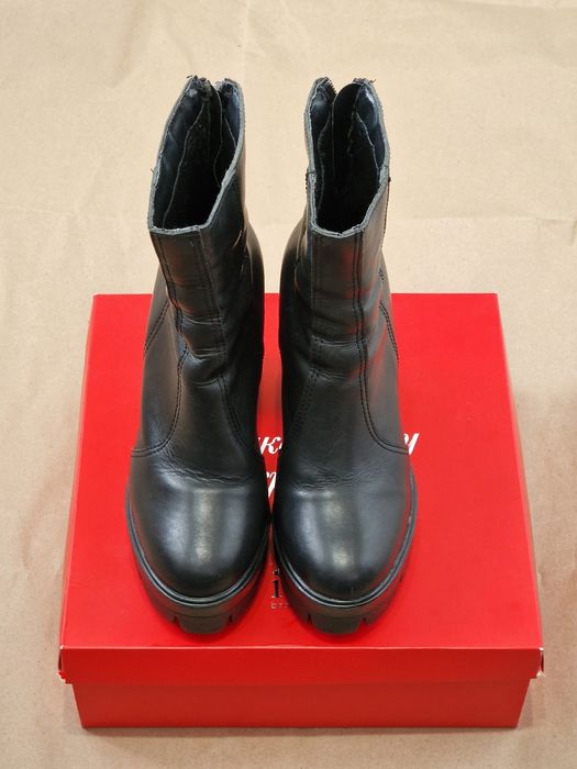 Чорні шкіряні ботильйони на високих підборах і платформі, 36р